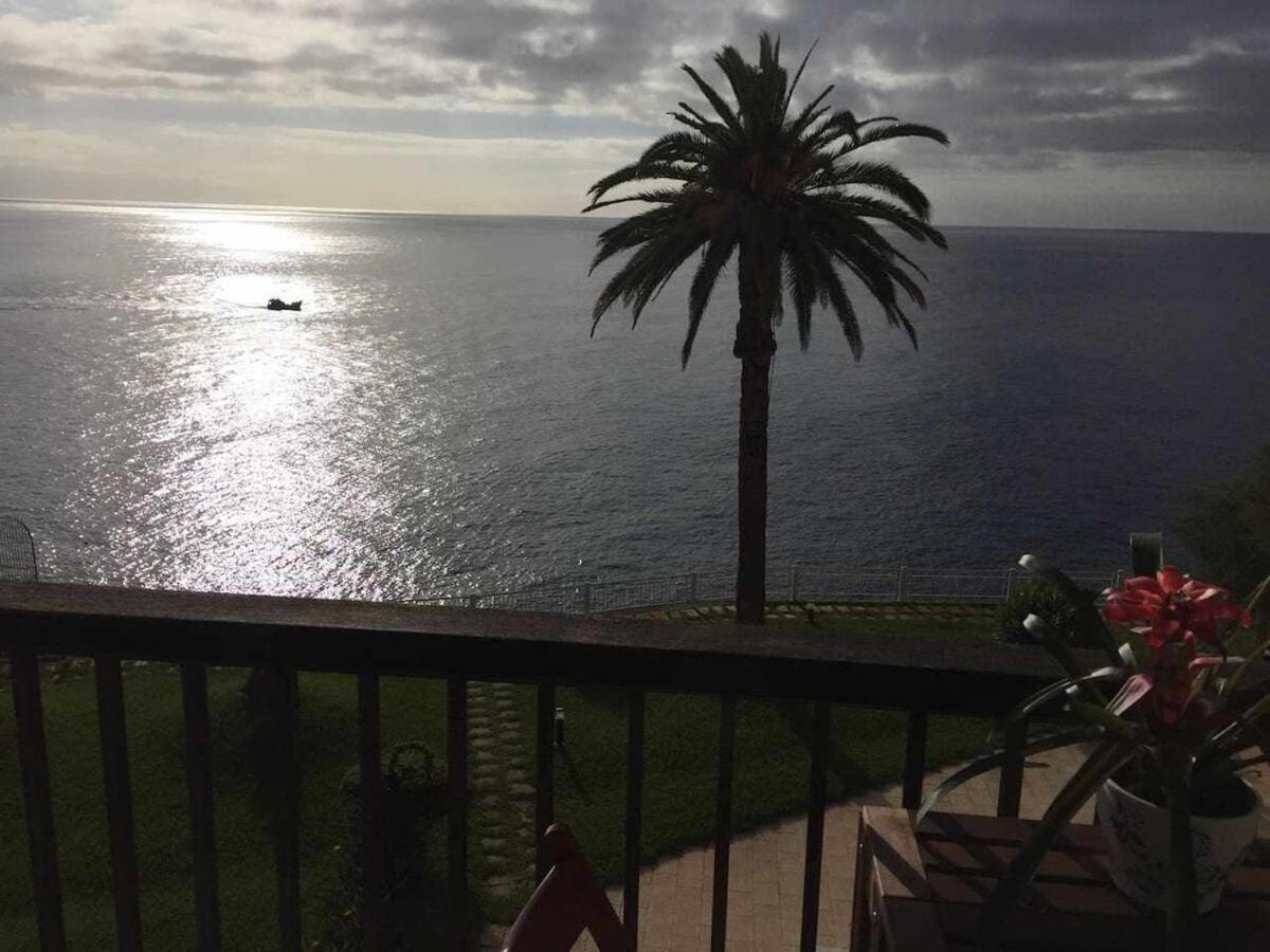 דירות פונשל Cliff View III - Sea View + Pool + Wifi מראה חיצוני תמונה